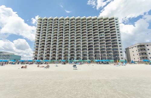 Garden City Condo | BRIGHT AND CHEERY TWO BEDROOM OCEAN FRONT CONDO STEPS AWAY FROM THE OCEAN!