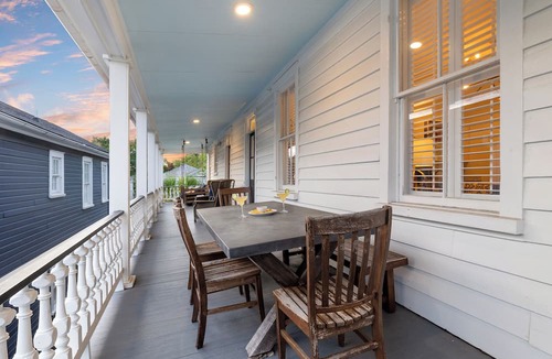 Cannonborough Elliotborough Apartment | Newly Renovated Historic Treasure | The Sazerac