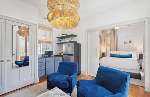 Cannonborough Elliotborough Apartment | Serene Escape Over Heated Pool, 1 Block to King St