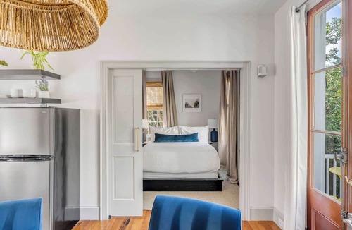 Cannonborough Elliotborough Apartment | Serene Escape Over Heated Pool, 1 Block to King St