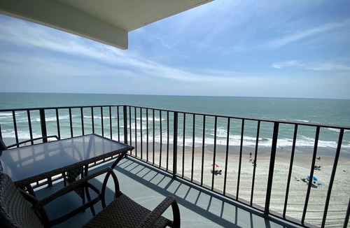 Garden City Condo | FEELS LIKE HOME IN THIS GORGEOUS 2 BEDROOM OCEANFRONT CONDO