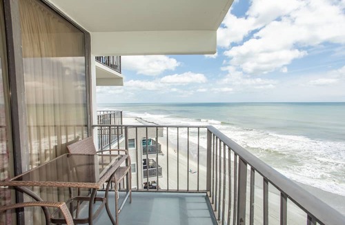 Garden City Condo | FEELS LIKE HOME IN THIS GORGEOUS 2 BEDROOM OCEANFRONT CONDO