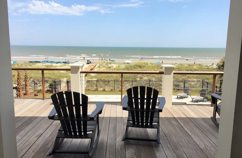 Isle of Palms House | OCEANFRONT/Sleeps 12/LANDS END/POOL SPA/ELEVATOR/SUMMER KITCHEN