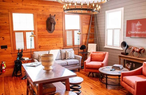 Cannonborough Elliotborough Apartment | 5BR Sleeps 10 | Entire Home | 2 Kitchens, Parking | King St | Charleston