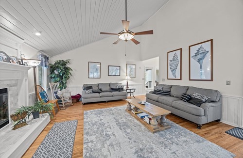 Isle of Palms House | Wonderful Large Home Located Just a Short Walk to the Beach! Beautifully Maintained and Comfortable!