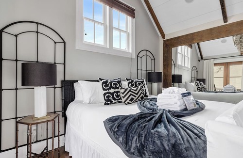 Cannonborough Elliotborough Apartment | Honeymoon Paradise | The Tango
