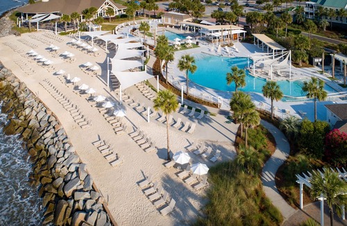 Spinnaker Beachhouses Villa | Beautifully updated villa! Walk to beach, pools, golf, amenity cards!