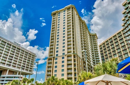 Arcadian Shores Apartment | Royale Palms 14022H Oceanview Studio in Kingston