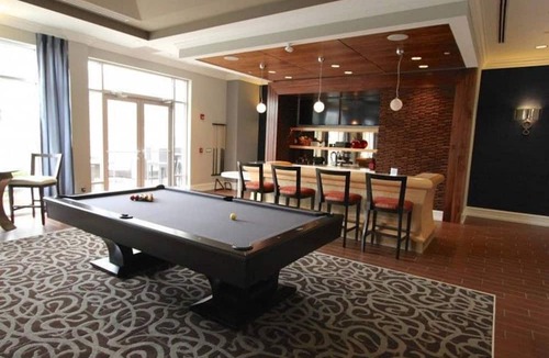Fourth Ward Apartment | Centrally located in Uptown Charlotte. Gym, Pool and Free Parking. Walk everywhere!