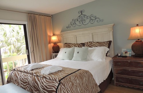 Hilton Head Island Villa | ☆Forest Beach☆Luxury☆3BR Villa☆5 Min. Walk to Beach☆Private Pool☆3 TVs☆Sleeps 8☆