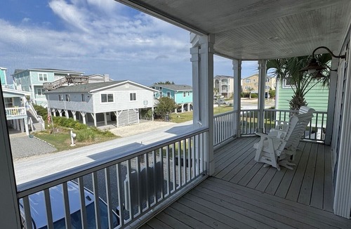 Sunset Beach House | Discover The Lazy Pelican: a spacious 5BR home in Sunset Beach, perfect for family getaways.