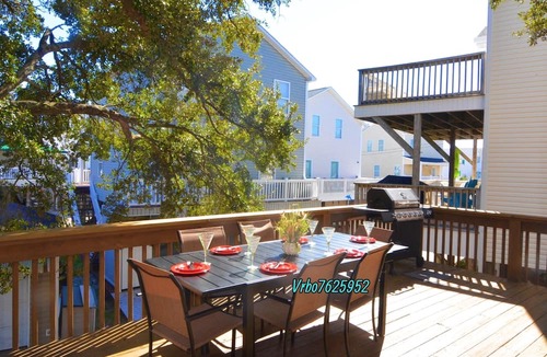 Surfside Beach House | Location! 2 Min Walk to Beach WaterPark Splash Pad New Reno