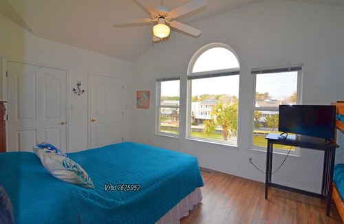 Surfside Beach House | Location! 2 Min Walk to Beach WaterPark Splash Pad New Reno