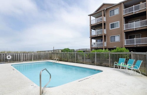 Wilmington Beach Condo | 2 BR condo in Sand Pebbles w ocean views!