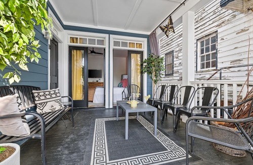 Cannonborough Elliotborough Apartment | Cozy! | Blocks to King St | Dreamcatcher Suite A