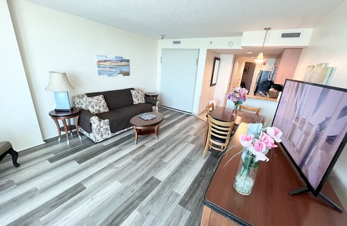 Downtown Myrtle Beach Condo | Newly Upgraded Great 1 bdrm oceanfront condo Near Broadwalk and Downtown
