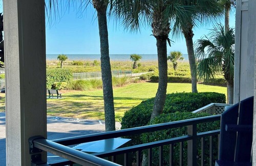 Hilton Head Island Condo | Stunning Oceanview Luxury Remodel, Bikes Included!