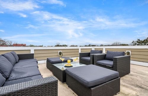 Cannonborough Elliotborough Apartment | Your Rooftop Haven | Sunset Suite Serenity