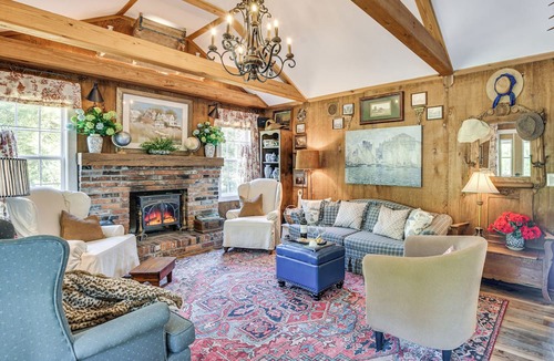 Warsaw House | Quaint Couple's Cottage in Warsaw Countryside
