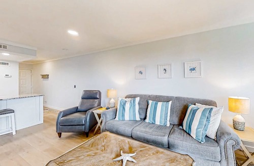 Edisto Island Condo | Inviting waterfront condo with marsh view, shared pool, balcony & central AC