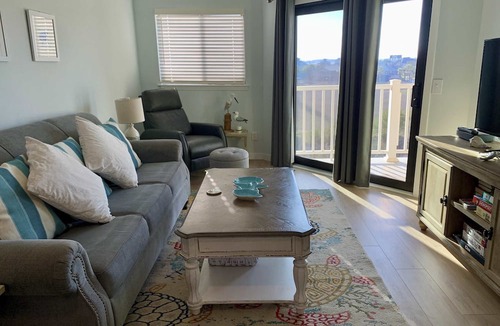 Edisto Island Condo | Inviting waterfront condo with marsh view, shared pool, balcony & central AC