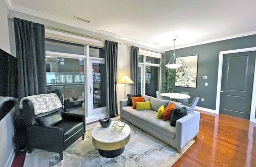 Charlotte Center City Condo | High Rise 5* | Pool & Gym | Inspiring City Views