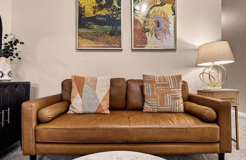 Metropolitan Condo | Row Home in Victorian District w/Parking + Pet-friendly by Lucky Savannah