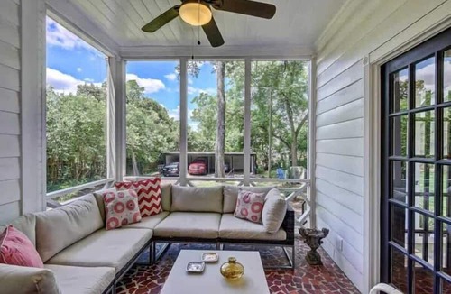 Myers Park Condo | Spacious 6BR Family Retreat | Parking | Near Uptown & Medical Centers