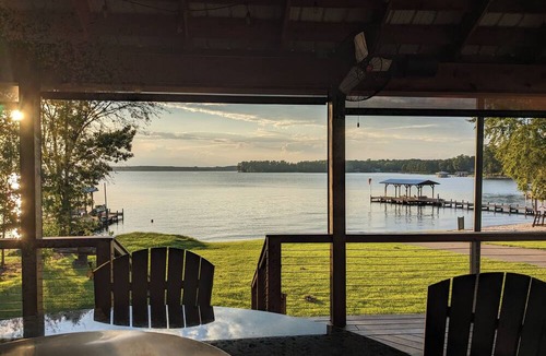 Cross Hill House | Lakehouse Landing - Hot tub + Outdoor Kitchen + Stunning sunsets