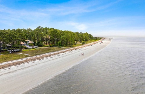 South Beach Condo | 1691 Bluff Villa @ Sea Pines | Walk to South Beach | Tennis, Pickleball & Golf