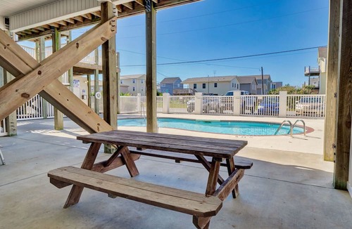 Surf City Condo | Surf City Getaway – Motel Unit - Walk to Beach