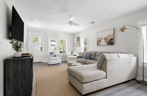 North Charleston Apartment | 6 Bedroom Compound with Pool!