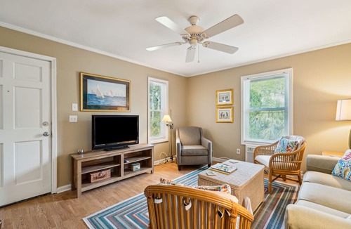 Sullivan's Island Condo | Sullivans Island condo, centrally located, near beach & more - 20 Island House