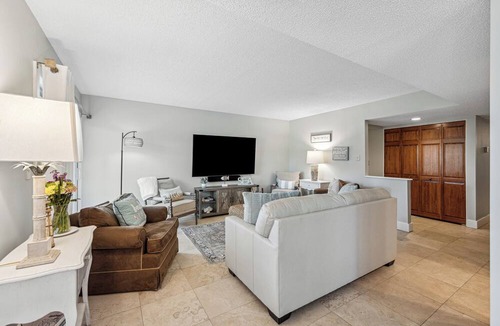 South Beach Condo | 1732 Bluff Villa @ Sea Pines | Scenic Views | Pool | 5-min to South Beach