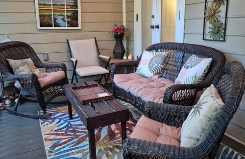 Murrells Inlet Cottage | Charming 2 BR cottage, set in Live Oak Grove in Gated WPC, Murrells Inlet, Pets
