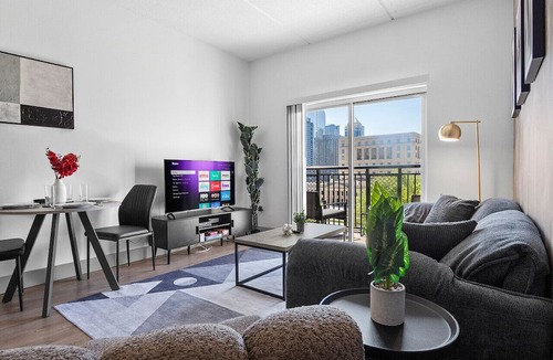 Charlotte Center City Apartment | Midnight Marvel | Amazing City Views, Free Parking