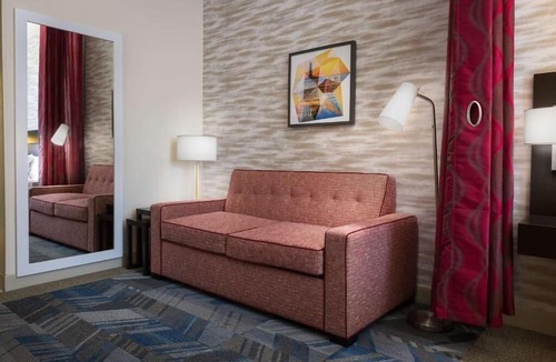 North Charleston Hotel | Studio w/King Bed, Kitchenette & Pool Access | 3 mi to Charleston Airport