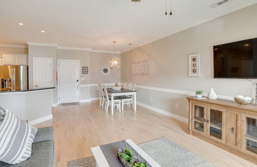 Charleston Condo | 3 Mi to Folly Beach: Condo w/Pool Access!