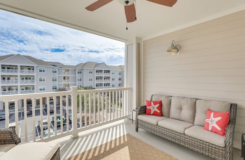 Charleston Condo | 3 Mi to Folly Beach: Condo w/Pool Access!