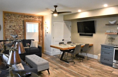 Ansonborough Apartment | Newly renovated carriage house walking distance to King Street, parks, and more!