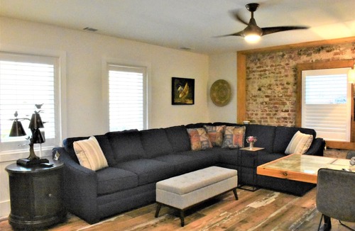 Ansonborough Apartment | Newly renovated carriage house walking distance to King Street, parks, and more!