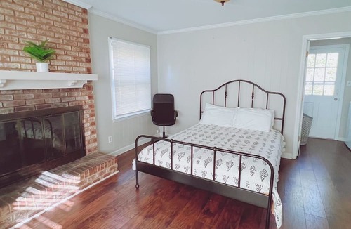 Harrisburg House | Quiet Suburban Retreat near UNC Charlotte