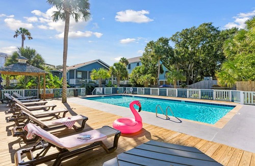 Folly Beach Hotel | The Boattail- Room 15 - Large pool, Pet Friendly with paid fee