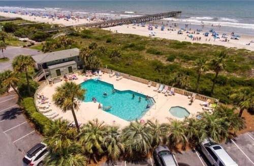 Isle of Palms Condo | Oceanfront 1 BR Condo with Pier and Pool