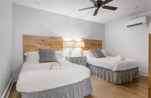 Downtown Charleston Apartment | In the Heart of King Street | Hampton Suite