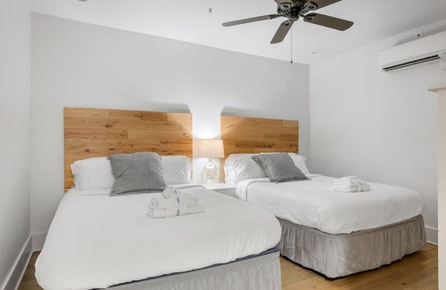 Downtown Charleston Apartment | In the Heart of King Street | Hampton Suite