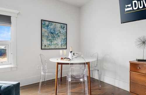 Downtown Charleston Apartment | In the Heart of King Street | Gullah Suite