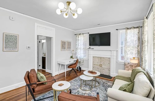 Shandon Apartment | Dana`s Cottage| 1 King Bed | Close to USC Stadium