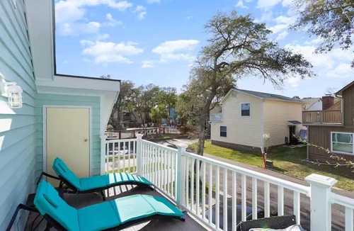 Windy Hill House | LOW Key by the Beach: 3BR/2BA steps to sand & pool