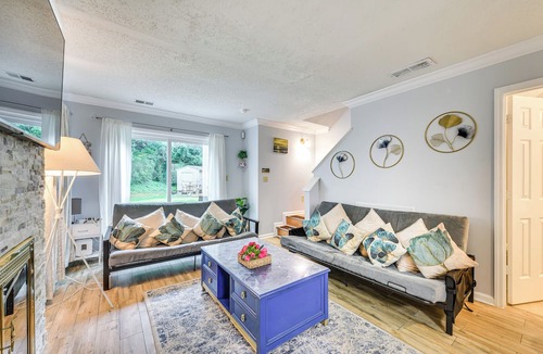 Sheffield Park House | 3 Mi to Bojangles Coliseum: Townhome w/Patio!